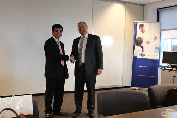 Ông Đoàn Tiến Hưng và ông Jos Uitdehaag, Thư ký thứ nhất Liên minh Thừa phát lại Quốc tế